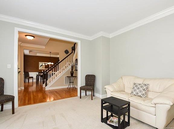 3rd image of 10424 Sutherby Dr