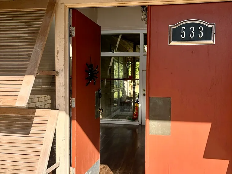 533 NW 28th St — Photo 2