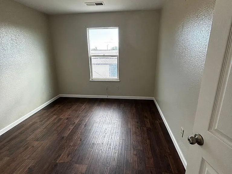 866 Papaya St — Photo 16