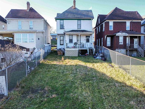 5th image of 806 Gaston Ave