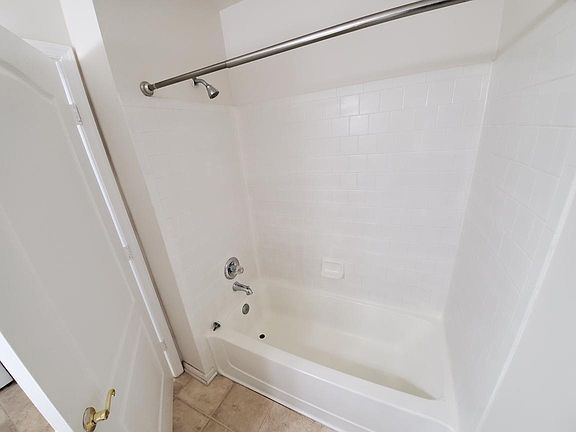 Guest full bathroom