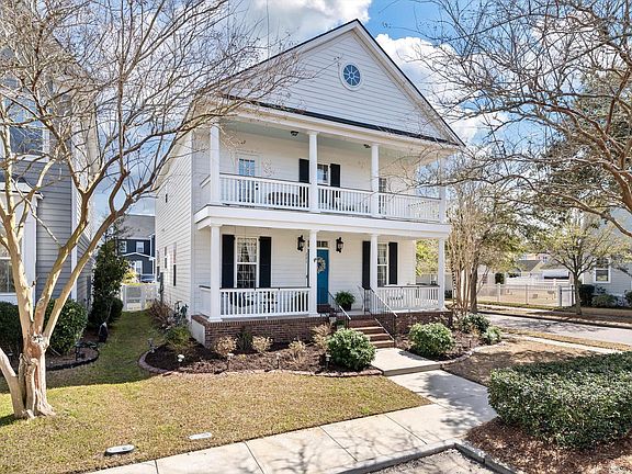 3rd image of 221 White Gables Dr