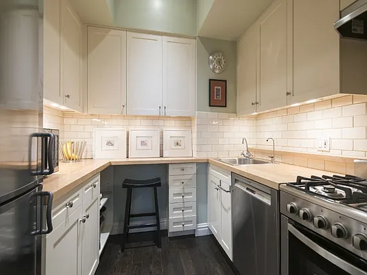 Sold by Sotheby's International Realty | media 14