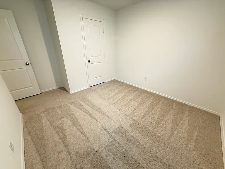 830 Gussy Ln #7 — Photo 5