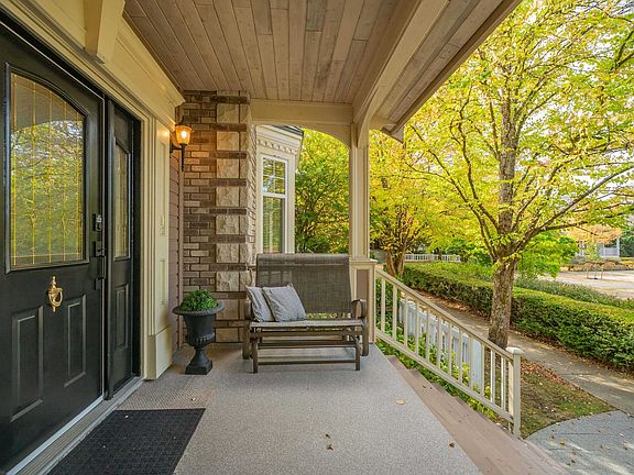 5th image of 21646 Murrays Cres