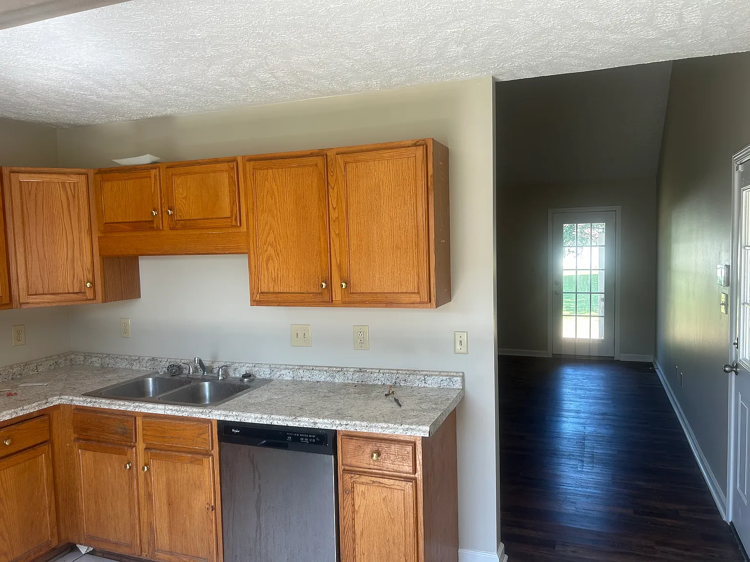 3 bed, 1288 sqft, $1,690 — Photo 3