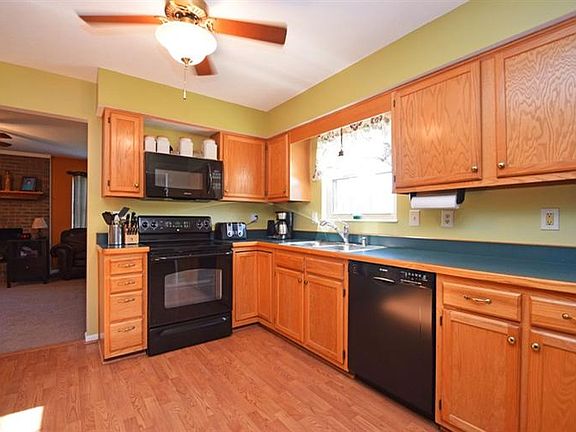 4th image of 7720 Mitchell Park Dr