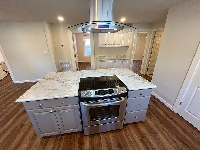 115 Oakdale St — Photo 2