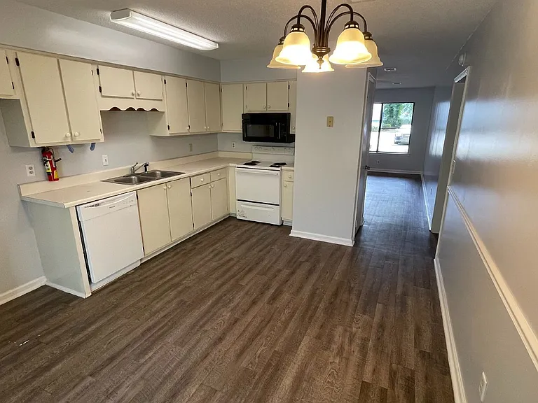 910 Brett Dr #21 — Photo 5