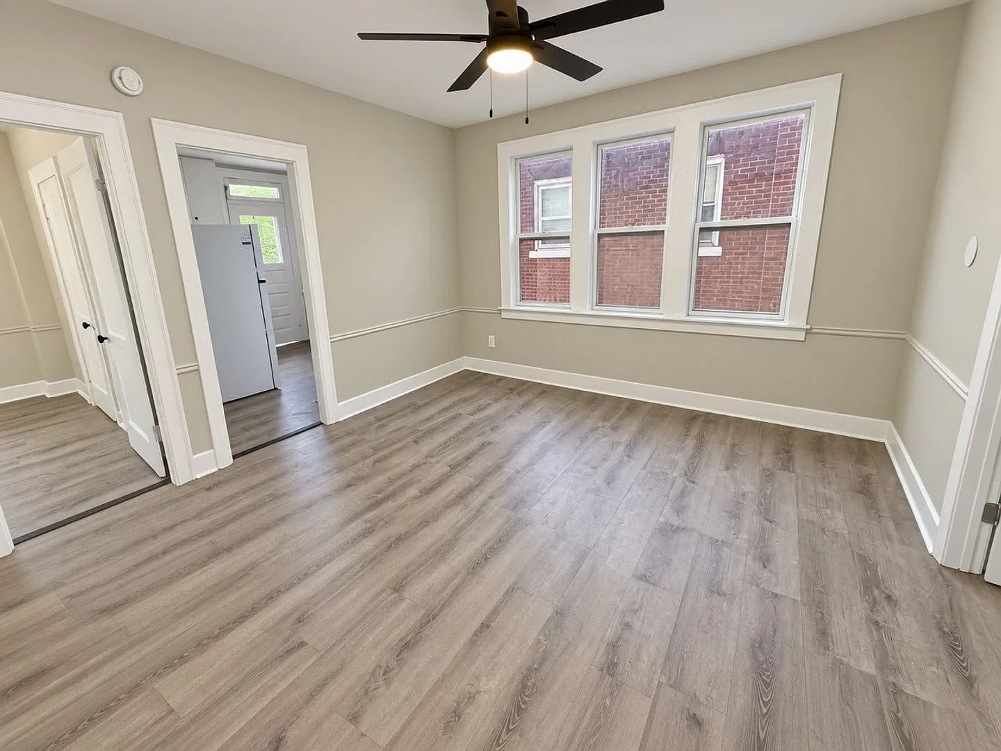 2304 Grand — Photo 2