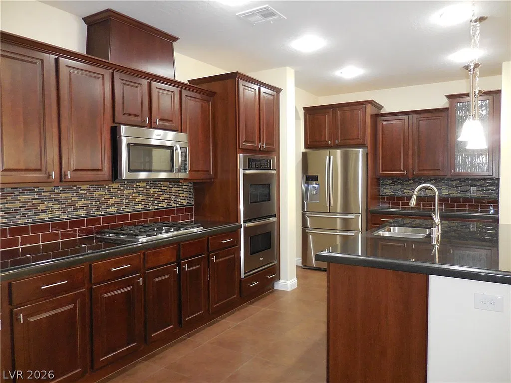 4 bed, 3.5 bath, 3665 sqft, $3,495 — Photo 3