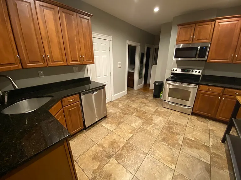 422 Hanover St #4 — Photo 1