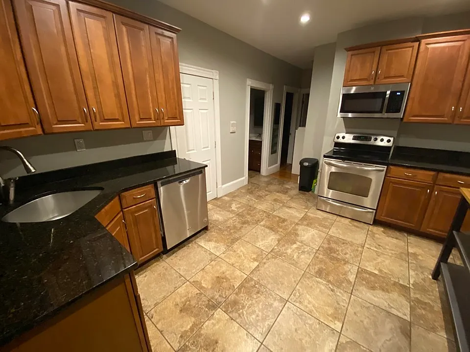422 Hanover St #4