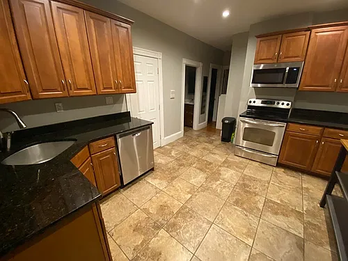 422 Hanover St #4 Photo 1