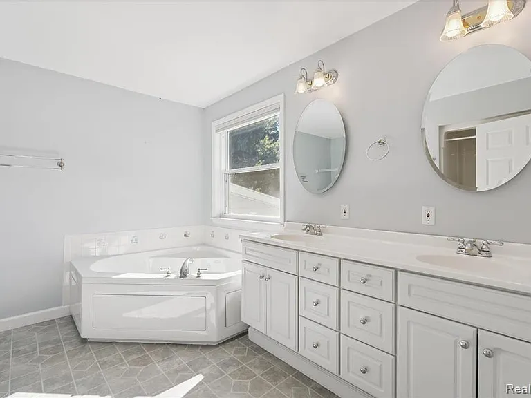 2860 E Coon Lake Rd — Photo 17