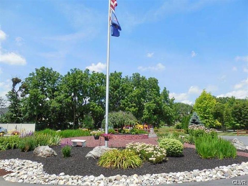 1st image of 117 Independence Ct #117