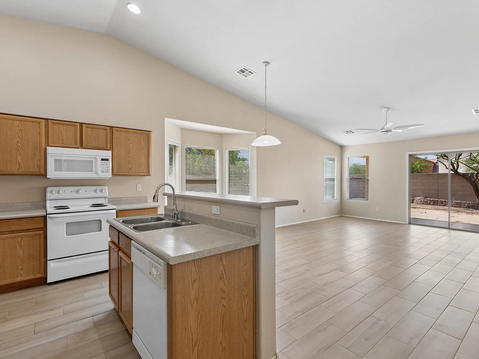 4 bed, 1643 sqft, $1,850 — Photo 3