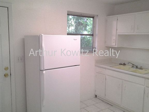 4th image of 416 Lafayette St APT C