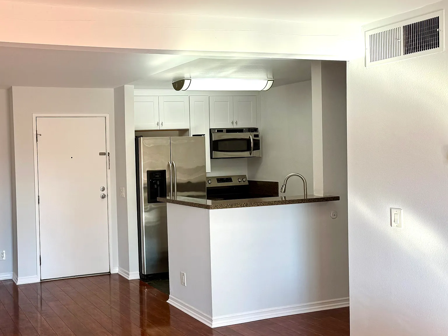 15425 Sherman Way — Photo 4