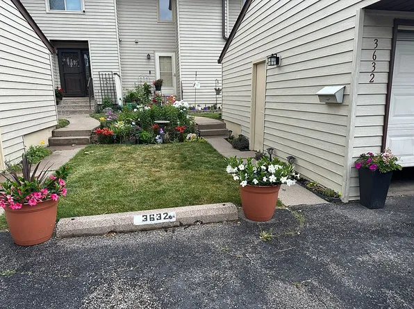 3632 Cedarwood Ct, Bettendorf, IA 52722