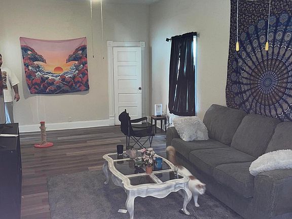 3rd image of 722 W Brower Street