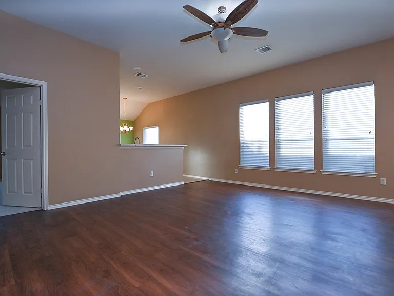 2123 Castle Gardens Ln — Photo 6