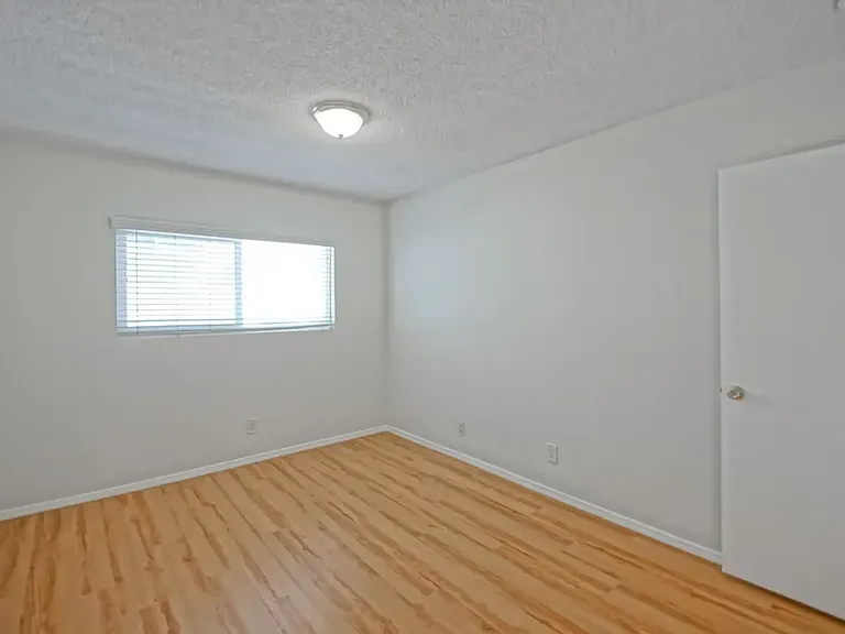1815 Clark Ln — Photo 18