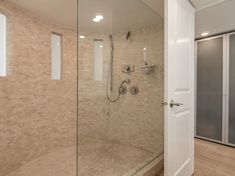 1810 N Wells St #320 — Photo 6