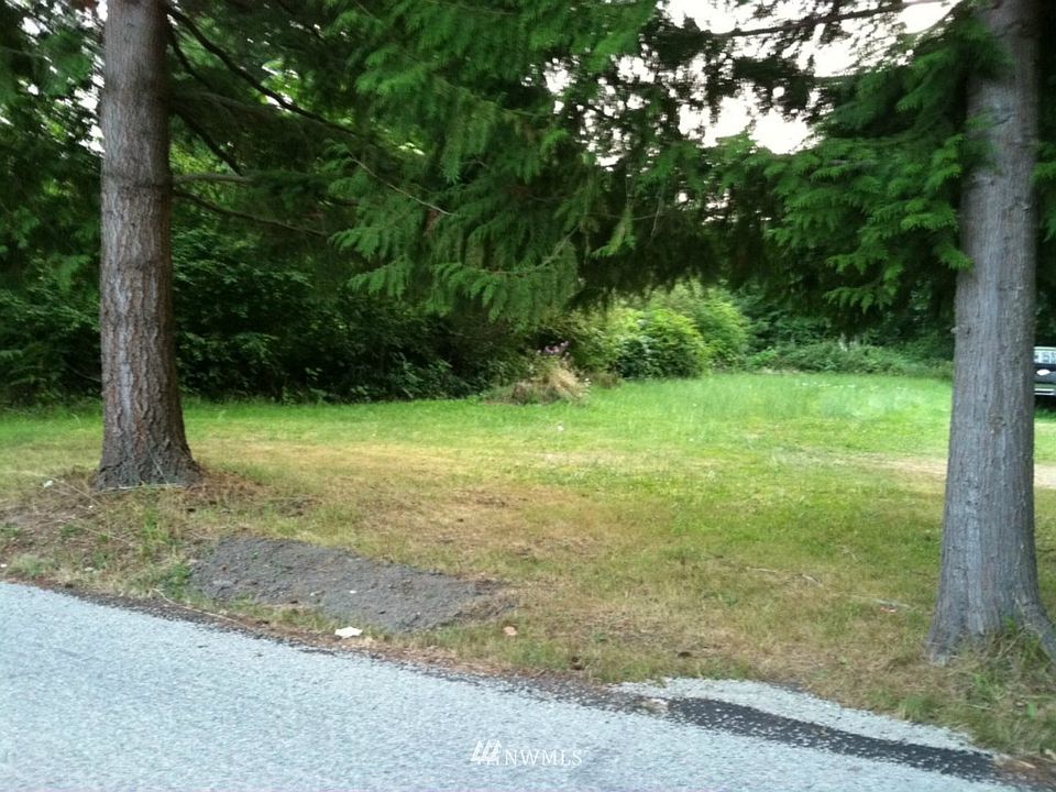 2nd image of 70 xx     181st Avenue E
