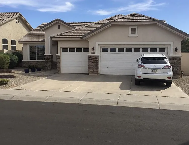 1383 W Spruce Dr — Photo 1