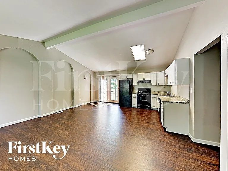 8 Deerpath Dr — Photo 5