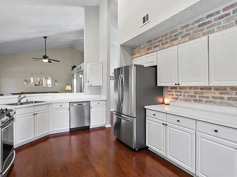 4015 Delamar Dr — Photo 15