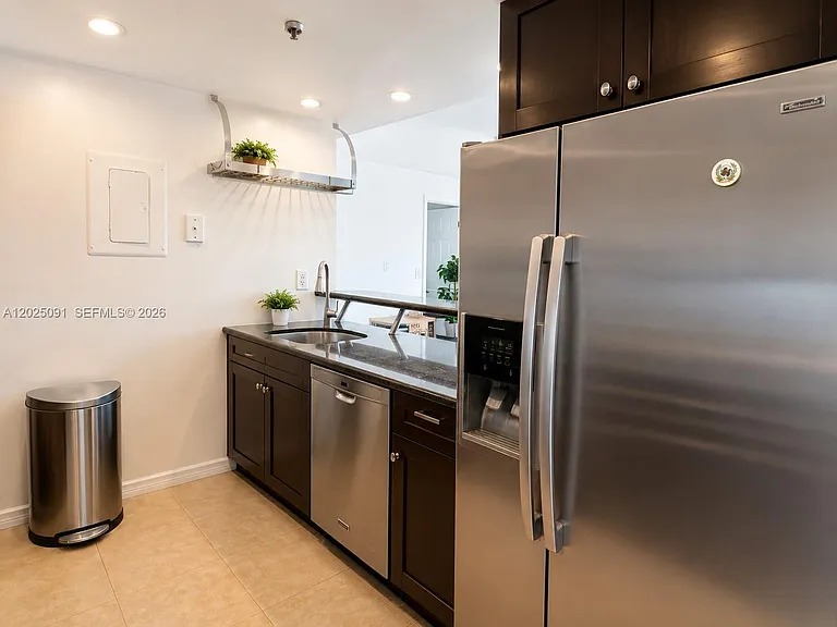 7601 E Treasure Dr #622 — Photo 9