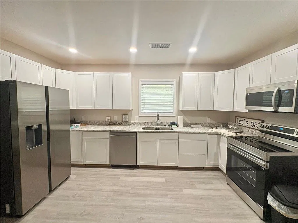 2 bed, 1.0 bath, 1559 sqft, $2,450 — Photo 4