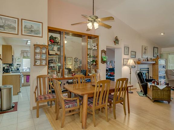 3rd image of 2825 Sungold Dr