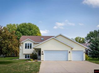 18 Cambridge Ct, North Mankato, MN 56003
