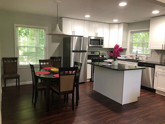 3rd image of 919 Natham Dr SE