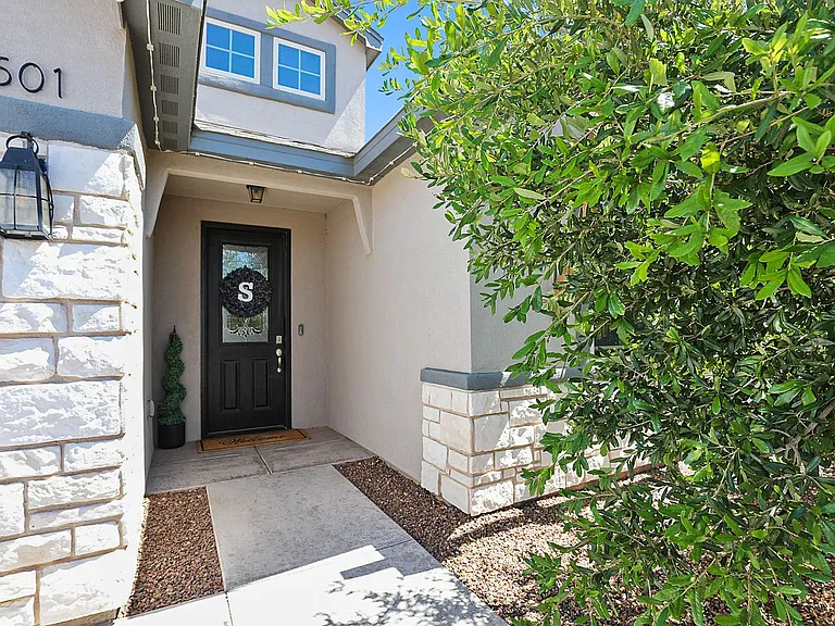 501 Montecito Dr — Photo 3