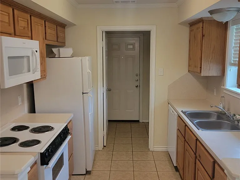 2317 Cornell Dr — Photo 4