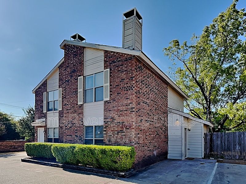 1st image of 106 Country Bend Dr