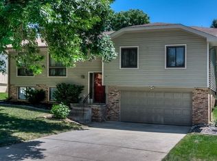 1413 Cherry Tree Ln, Papillion, NE 68133