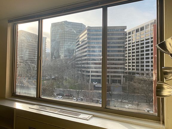 2nd image of 1021 Arlington Blvd #715-1