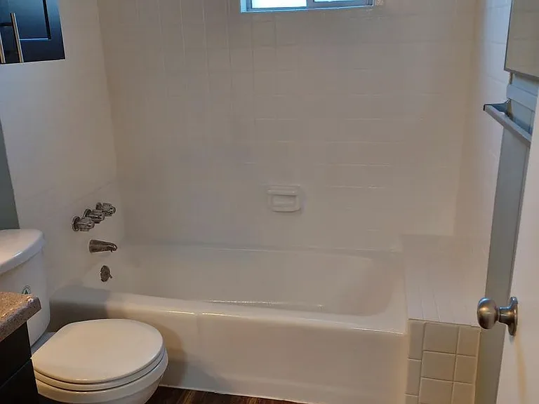 Robinson Manor Apartments — Photo 18