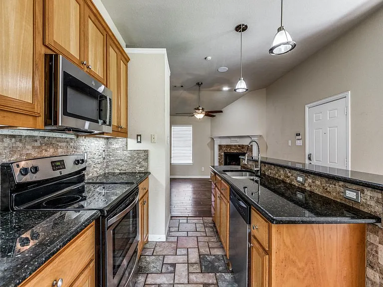 416 Scott Ln — Photo 11