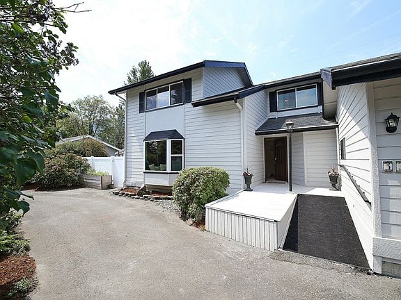 2nd image of 531 Meadow Dr SE