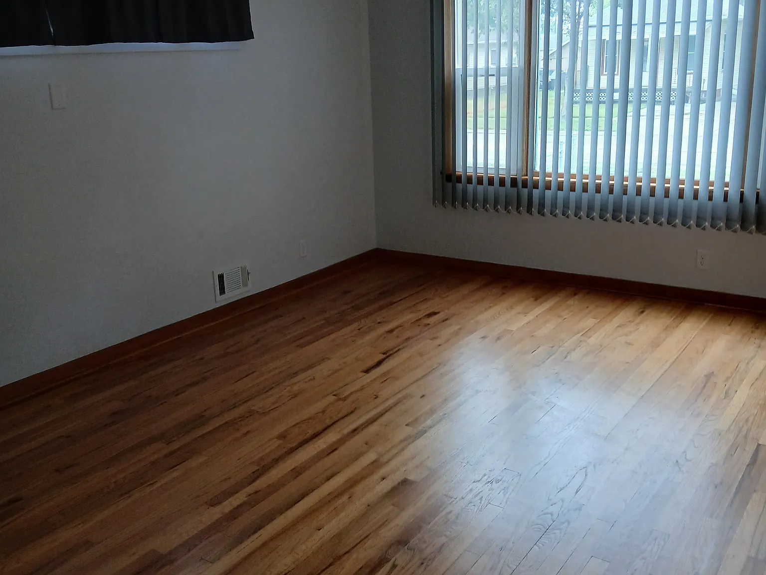 3 bed, 900 sqft, $1,800 — Photo 1