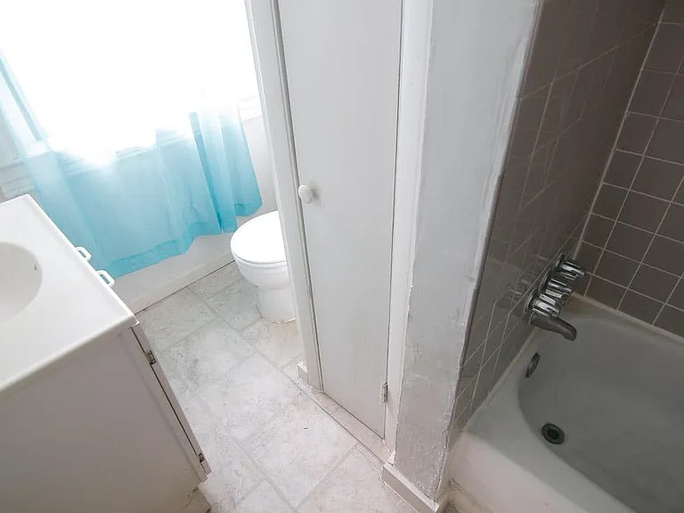 200 Franklin Ave #2 — Photo 9