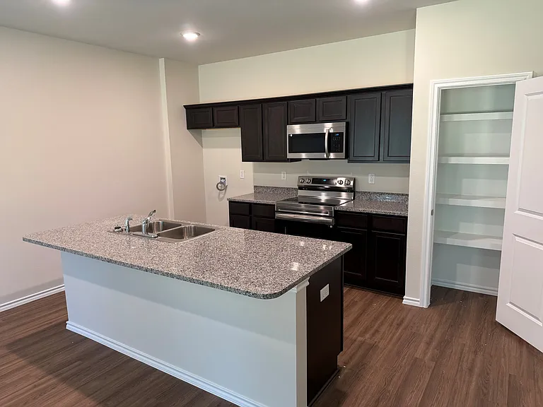 3109 Mesa Dr — Photo 4