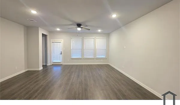 6 bed, 2416 sqft, $3,700 — Photo 4
