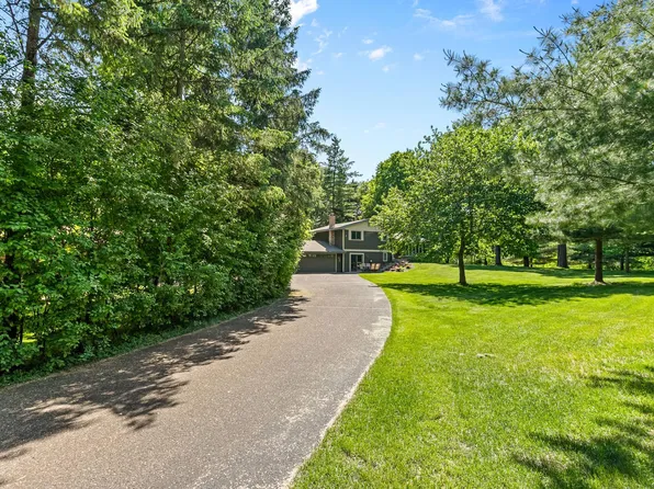 100 Puma Ln, Mahtomedi, MN 55115
